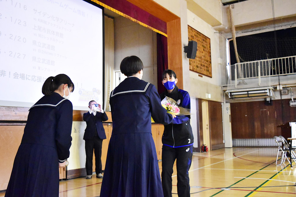 上尾市立大石中学校にて岩崎こよみ選手が講演を行いました。