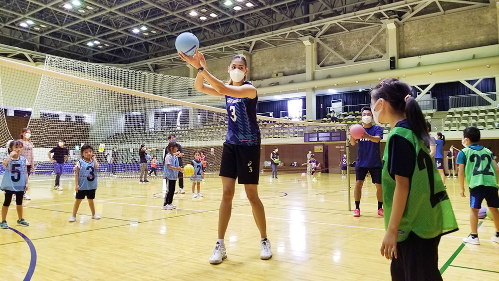 上尾市スポーツ健康都市宣言記念　健康スポーツ体験会～親子ふれあいバレーボール教室レポート～
