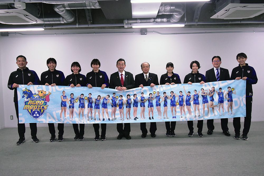 桶川市役所に埼玉上尾メディックスの横断幕が登場！