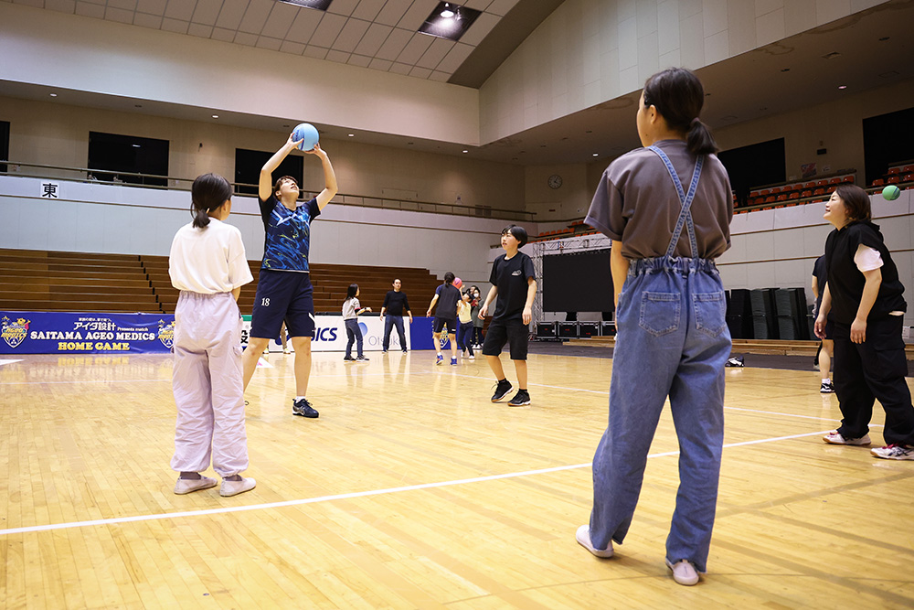 3月17日「アイダ設計 親子で観戦＆バレーボール体験会」レポート