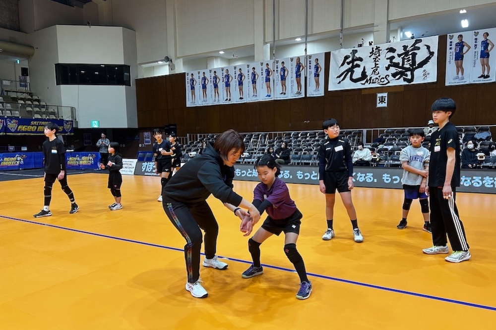 ホームゲーム後にディグ・サーブレシーブ教室を行いました！