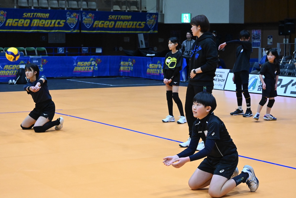 ホームゲーム後にディグ・サーブレシーブ教室を行いました！