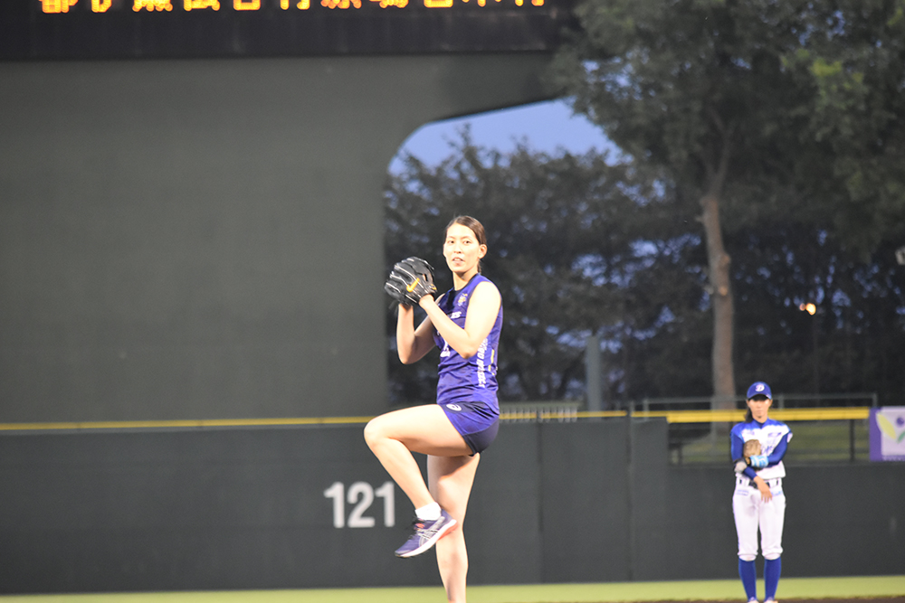 冨永こよみ選手の女子プロ野球リーグ始球式を終えて