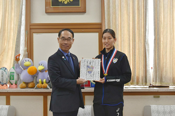 埼玉県知事、県議会議長へ表敬訪問