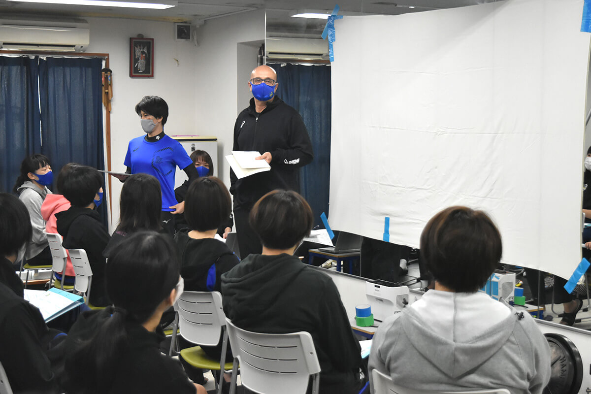 マルコス監督のチーム合流について