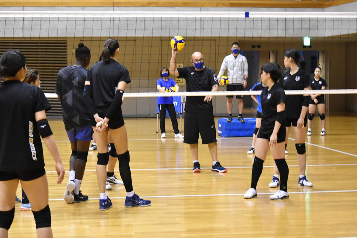 マルコス監督のチーム合流について