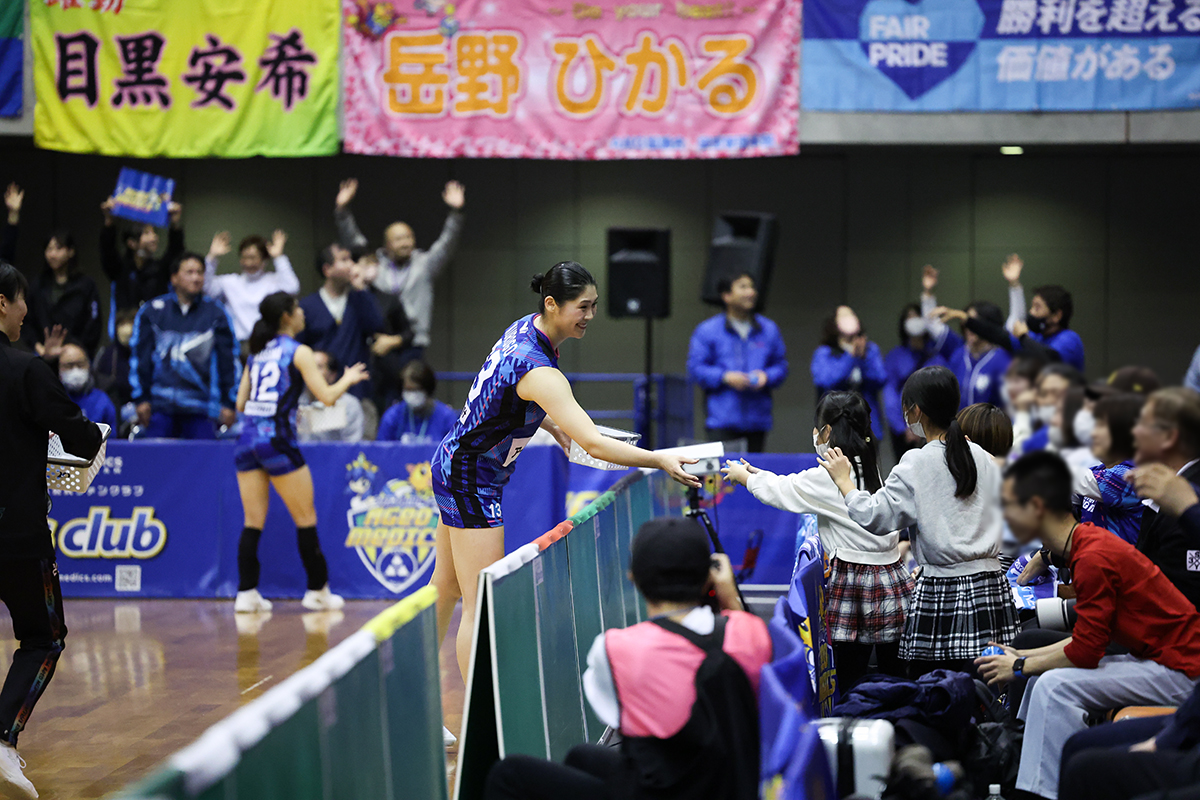 サイン入りボールの投げ込みプレゼント