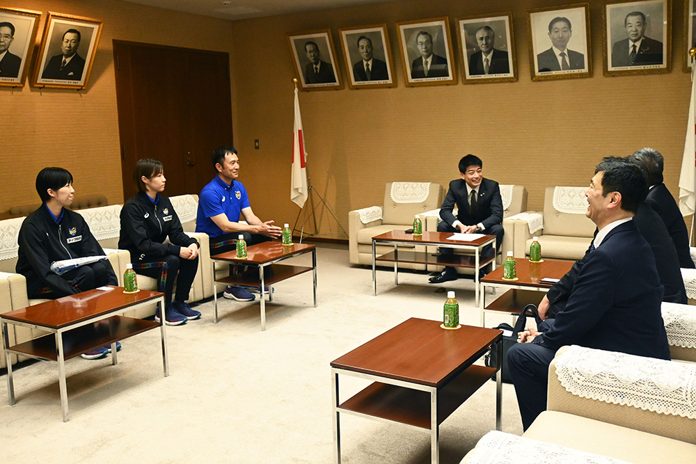 埼玉県知事、議長へ表敬訪問
